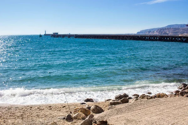 Vista al mar de la costa mediterránea en España en un día soleado —  Fotos de Stock