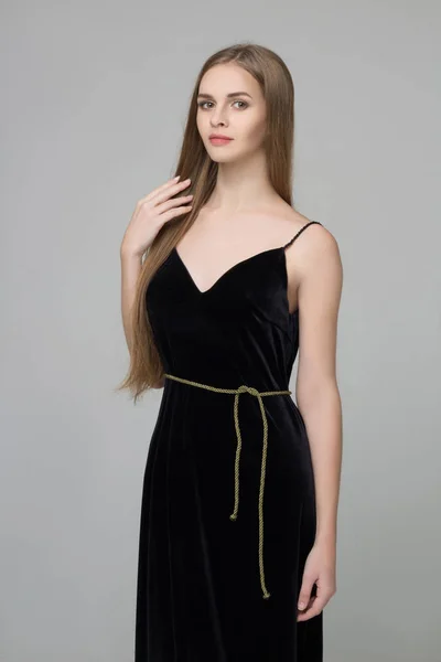 Young Beautiful Long Haired Girl Stands Black Dress — Stock Photo, Image
