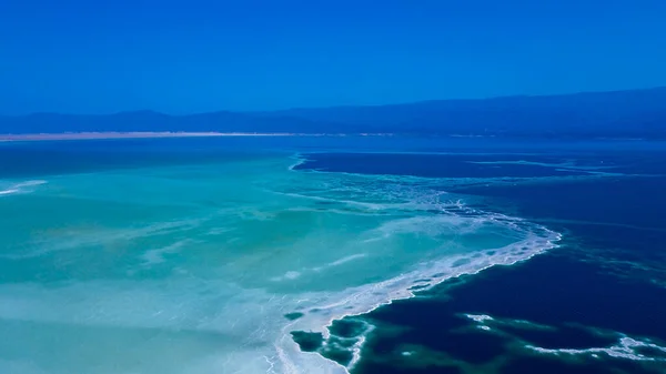 青い塩辛い湖への空中ビュー ジブチ — ストック写真
