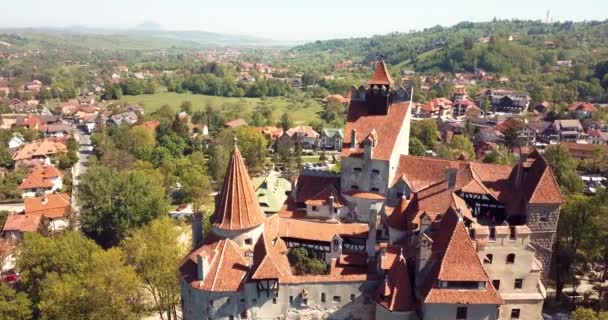 ブランへの空中ビュー Dracula ブラソフの城 ルーマニア — ストック動画