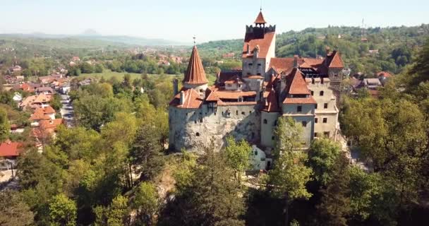 ブランへの空中ビュー Dracula ブラソフの城 ルーマニア — ストック動画