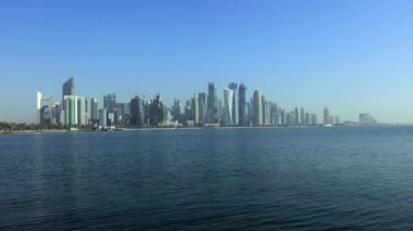 Tam HD Panorama Havadan Doha İş Bölgesi Körfez Suyu manzaralı Uzun Şehirler, Katar