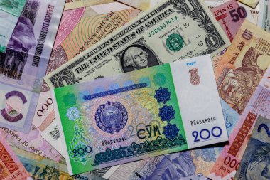Moskova, Rusya - 20 Nisan 2020: Farklı Özbekistanlı Bir Amerikan Doları Som Banknotları