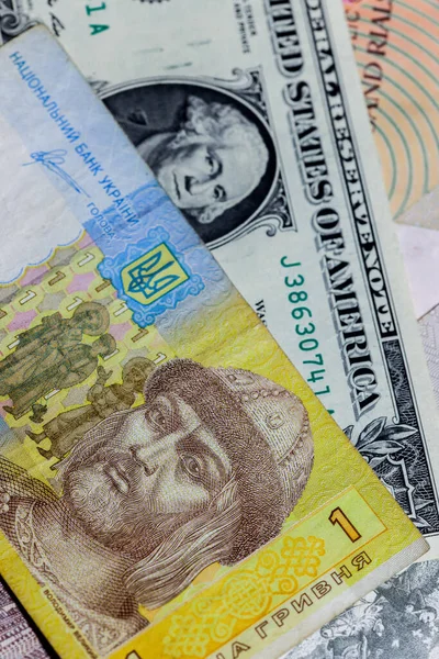 Moscou Rússia Abril 2020 Dólar Americano Com Notas Hryvnia Ucraniana — Fotografia de Stock