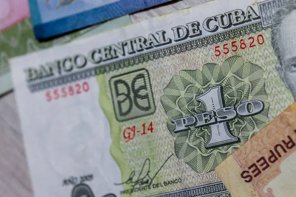 Moscou Rússia Abril 2020 Dólar Americano Com Diferentes Notas Cubanas — Fotografia de Stock