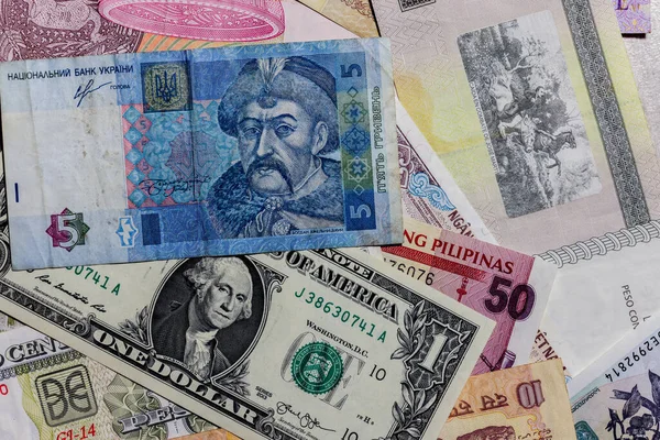Moscú Rusia Abril 2020 Dólar Estadounidense Con Billetes Hryvnia Ucraniana — Foto de Stock