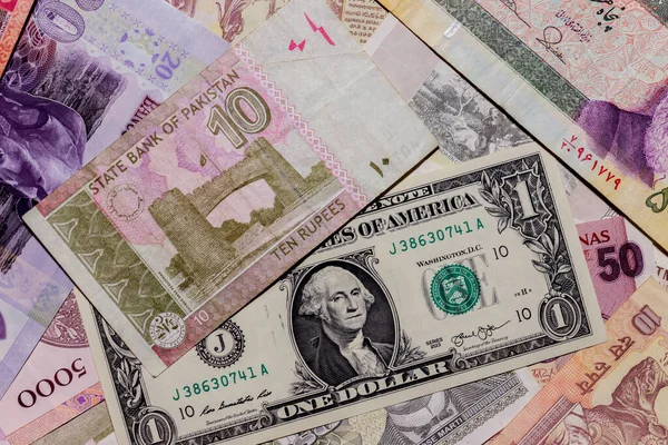 Moscú Rusia Abril 2020 Dólar Estadounidense Con Diferentes Billetes Rupias — Foto de Stock