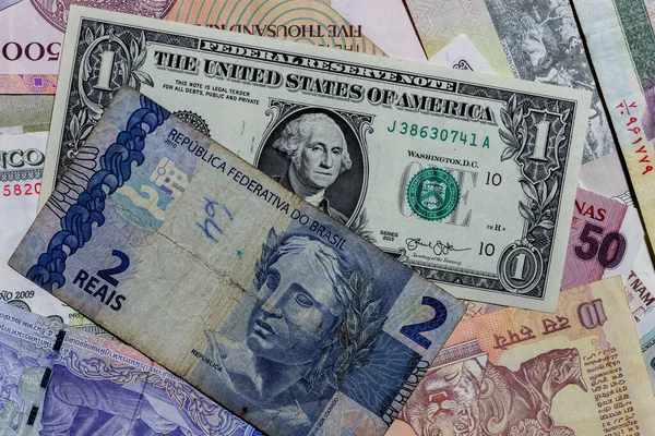 Moszkva Oroszország 2020 Április Egy Amerikai Dollár Különböző Brazil Bankjegyekkel — Stock Fotó