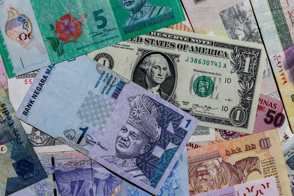 Moskva Rusko Dubna 2020 Jeden Americký Dolar Různými Malajskými Bankovkami — Stock fotografie