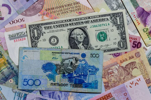 Moscú Rusia Abril 2020 Dólar Estadounidense Con Diferentes Billetes Tenge — Foto de Stock