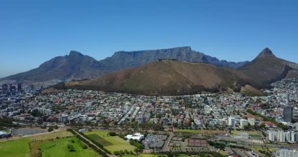 Filmagem Vista Aérea Para Centro Cidade Capetown Com Estádio Green — Vídeo de Stock
