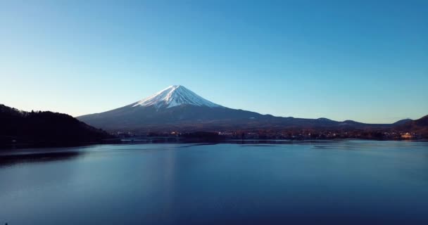 Съемка Воздуха Голубое Небо Восходящие Огни Священной Горе Фудзи Япония — стоковое видео