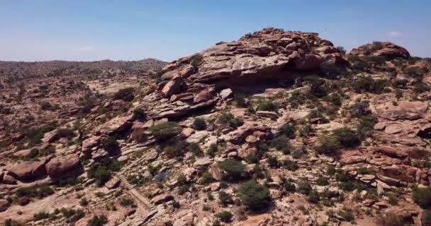 Filmagem Vista Aérea Para Laas Geel Formações Cavernas Nos Arredores — Vídeo de Stock