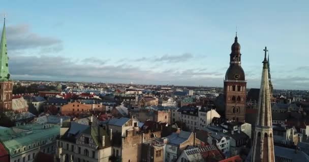Letecký Pohled Barevné Střechy Starobylé Budovy Starém Městě Riga Lotyšsko — Stock video