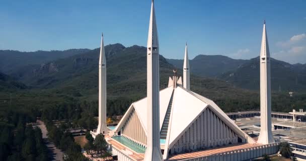 パキスタン イスラマバードのホワイト ファイサル モスクへの4K映像 — ストック動画
