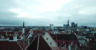 4K Havadan Tallinn Eski Şehir Çatı ve Binalarına Yılbaşı Tatilleri, Estonya