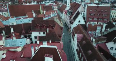 4K Havadan Tallinn Eski Şehir Çatı ve Binalarına Yılbaşı Tatilleri, Estonya