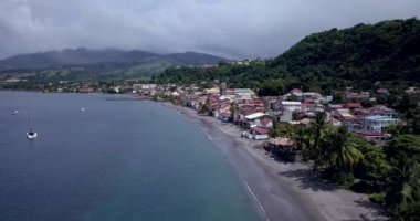 Martinique Adası, Saint Pierre Sahili 4K Hava Görüntüsü