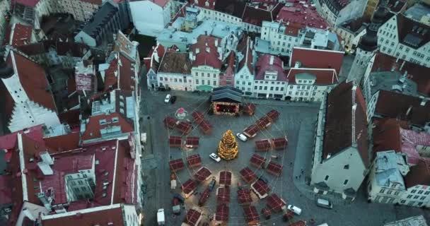 Beelden Vanuit Lucht Naar Tallinn Old Town Roofs Buildings Tijdens — Stockvideo