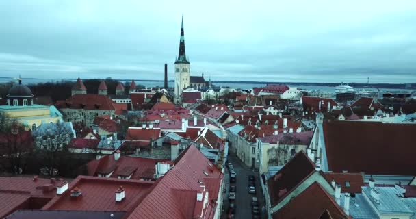 Beelden Vanuit Lucht Naar Tallinn Old Town Roofs Buildings Tijdens — Stockvideo