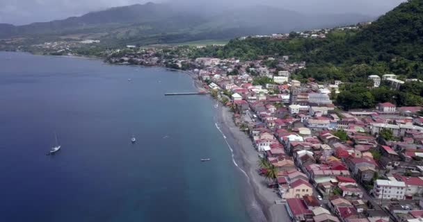 4K映像 マルティニーク島サンピエール海岸線の空中ビュー — ストック動画