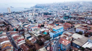 Valparaiso, Şili 'nin Colofrul ve Parlak Binaları ve Caddelerine Hava Görünümü