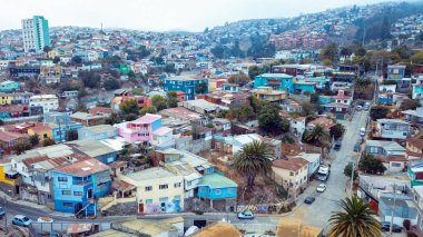 Valparaiso, Şili 'nin Colofrul ve Parlak Binaları ve Caddelerine Hava Görünümü