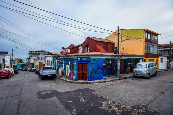Valparaiso Şili Mart 2020 Parlak Boyalı Çok Renkli Binalar — Stok fotoğraf