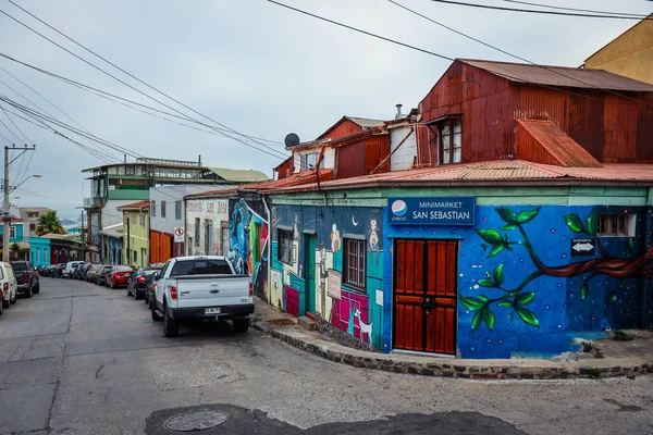 Valparaiso Χιλή Μάρτιος 2020 Πολύχρωμα Κτίρια Φωτεινά Ζωγραφική Στην Οδό — Φωτογραφία Αρχείου
