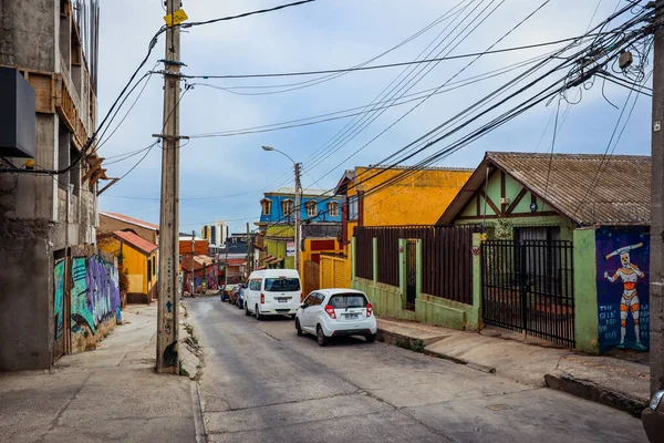 Valparaiso Chile Března 2020 Barevné Budovy Jasnou Malbou Ulici — Stock fotografie