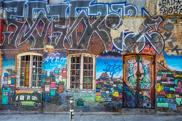 Valparaiso Chili Maart 2020 Meerkleurige Gebouwen Met Helder Schilderen Straat — Stockfoto