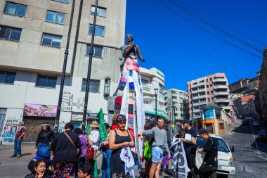 Valparaiso, Şili - 08 Mart 2020: Şili sokaklarında kadın protestoları