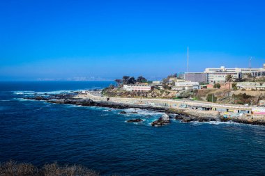Palmiye, Kum ve Rahatlatıcı İnsanlar, Valparaiso, Şili 'ye Saklı Göl Görünümü
