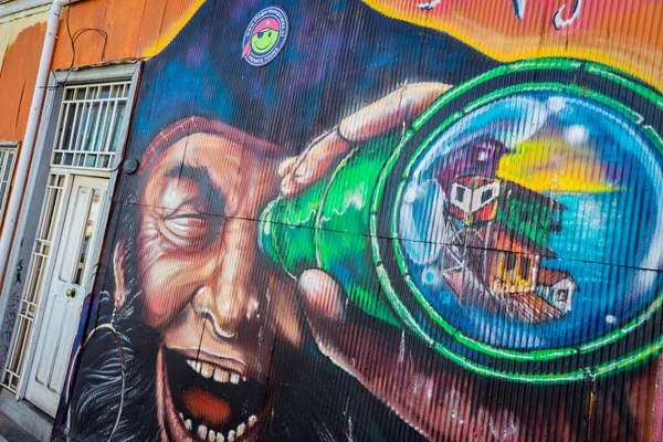 Valparaiso, Şili - 08 Mart 2020: Çok Renkli Binalara Günlük Yaşam Görünümü