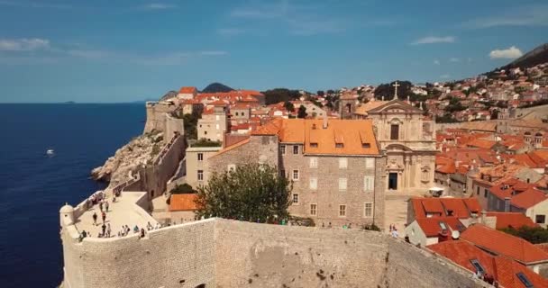 Video Veduta Aerea Della Città Vecchia Fortificazione Tetti Rossi Dubrovnik — Video Stock