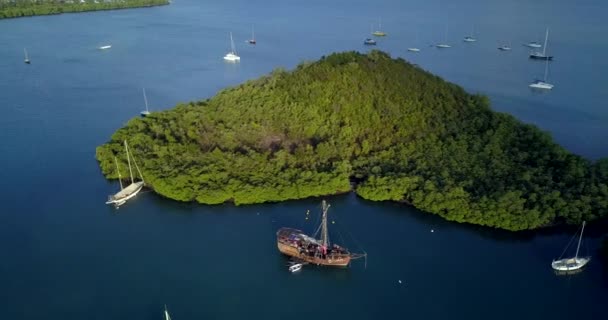 Imágenes Vista Aérea Bahía Marina Martinica Con Viejo Barco Pirata — Vídeos de Stock