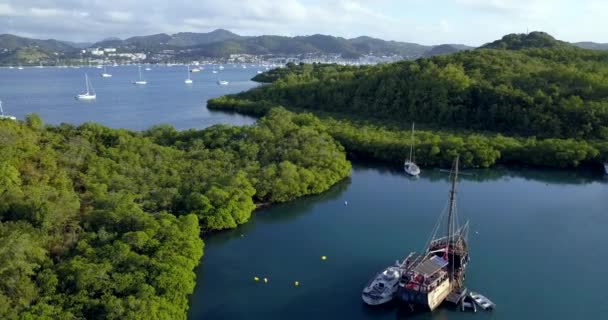 Кадры Видом Воздуха Залив Мартиника Марина Старой Пиратской Лодкой Чистой — стоковое видео
