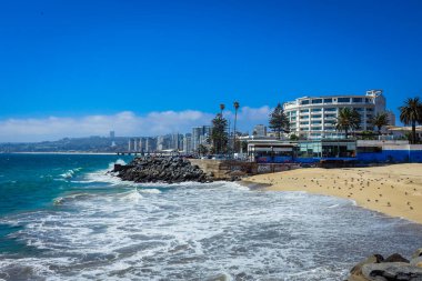 Şili 'nin Vina Del Mar yakınlarındaki güzel Pasifik Okyanus Kıyısı 
