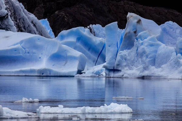 Isbiten Sjön Gray Nära Den Grå Glaciären Södra Patagoniens Isfält — Stockfoto