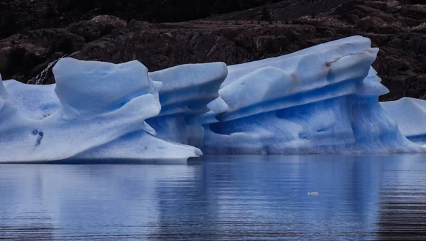 Pieza Hielo Lago Gray Cerca Del Glaciar Grey Campo Hielo —  Fotos de Stock