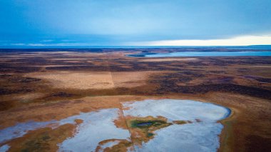 Şili, Terra Del Fuego 'daki Sonbahar Tarlaları ve Yolu Hava Görüntüsü