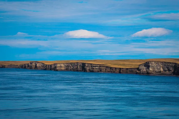 在通往智利Tierra Del Fuego的渡船上看到蓝水的呼吸 — 图库照片