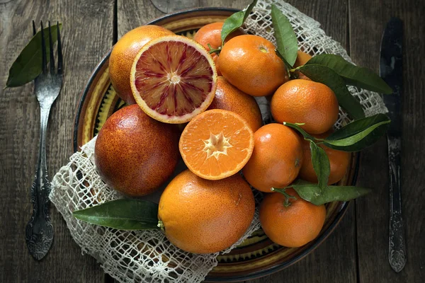 Red Oranges Tangerines Lie Ceramic Plate — Stock Photo, Image