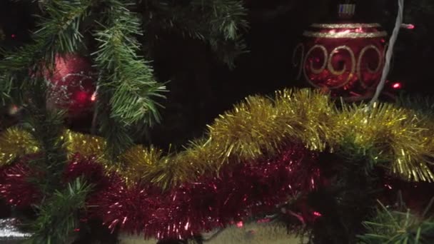 Natale e Capodanno Decorazione sull'albero di Natale — Video Stock