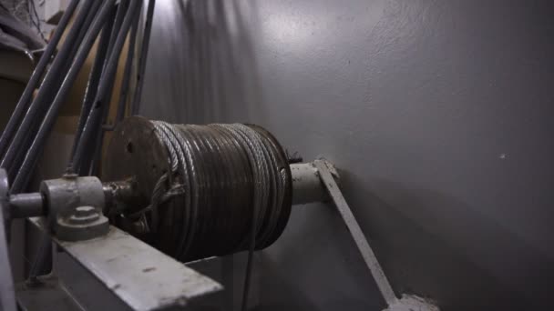 ウインチ ドラムに巻かれた鋼のワイヤー ロープ — ストック動画