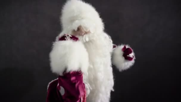 Böser Weihnachtsmann flucht und droht mit der Faust — Stockvideo