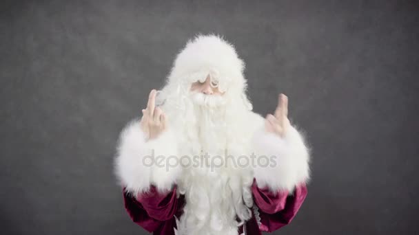 Bully Bad Santa Claus muestra mierda . — Vídeos de Stock