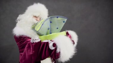 komik Noel Baba hediye ile dans