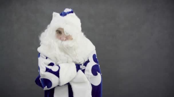 Hip Hop Weihnachtsmann im blauen Kostüm — Stockvideo