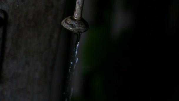 Water drop from street washstand — Stock Video